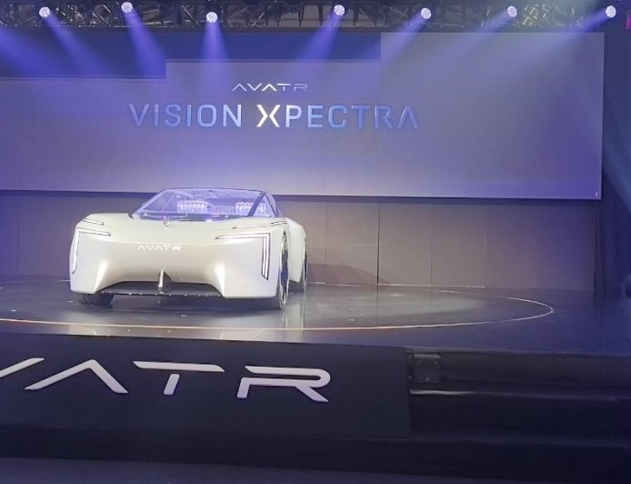 阿维塔 VISION XPECTRA 概念车实拍图公布：车身长度 5.8 米、配备棱柱形玻璃舱体