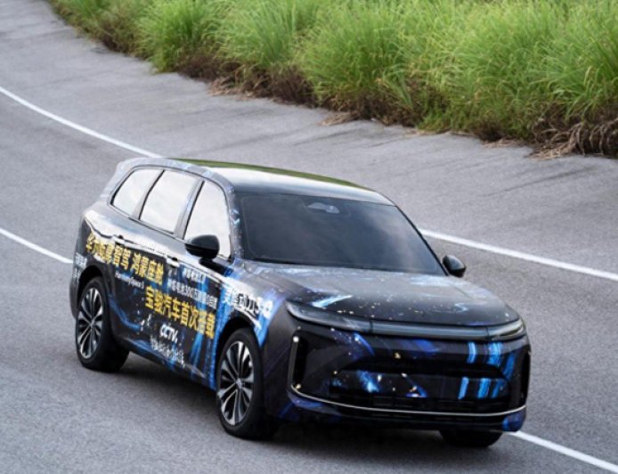 上汽通用五菱与华为深化合作首车，宝骏华境 S 伪装车曝光