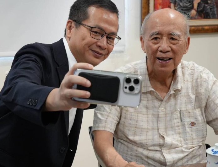 拜會吳伯雄！羅智強再喊「一個太陽」　誓言不會重演2024悲劇