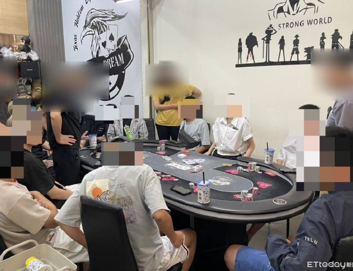 逢甲賭場被抄掉!美女荷官發牌ing遭24警衝場 賭客問:這局怎算
