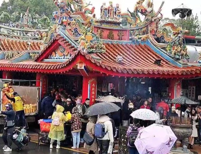 神明有眼！南投男撿身分證「紫南宮借600元」慘了　12萬飛走