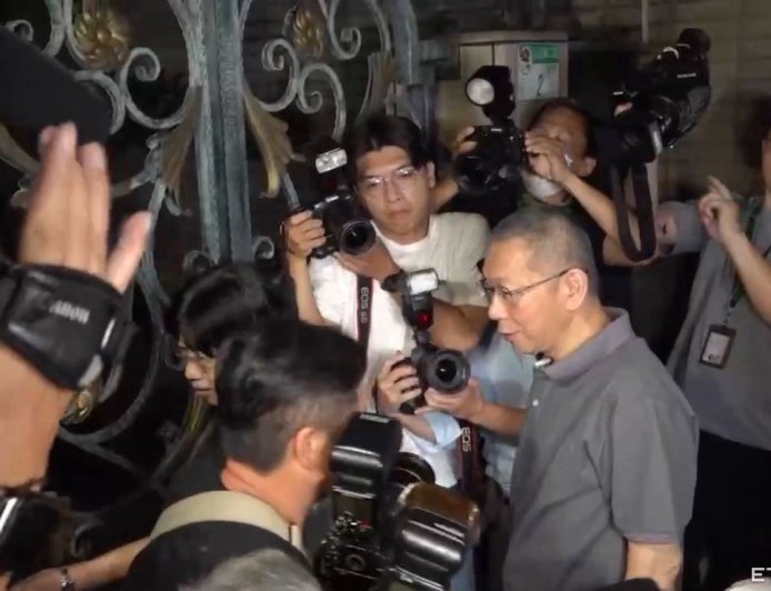 柯文哲今晚回到台北住家了 「時隔9個月」再次踏進家門