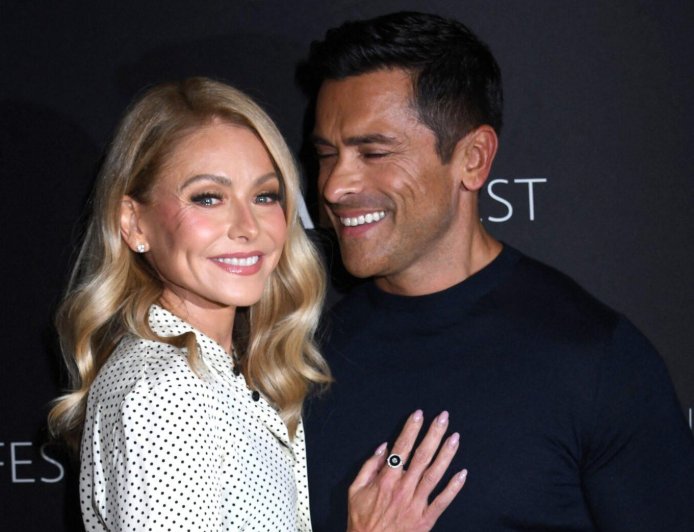 Kelly Ripa And Mark Consuelos' Bizarre Toilet Paper Choice Raises Eyebrows
