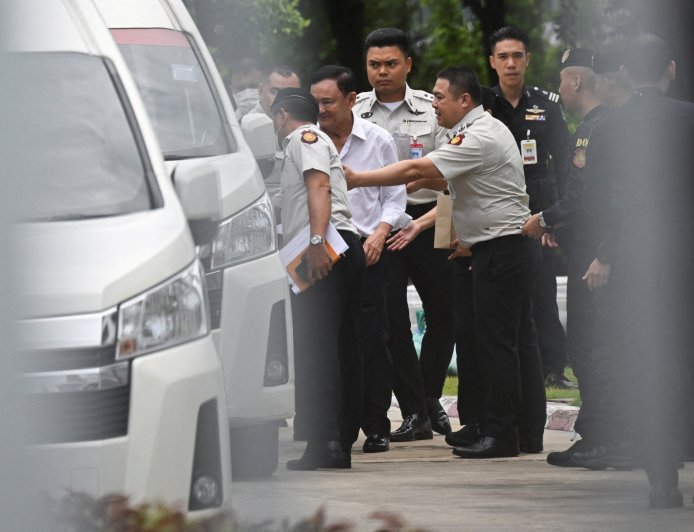 泰国法院裁定前总理他信必须服刑一年