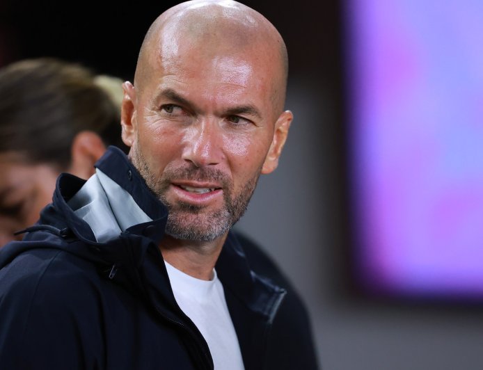 Zinedine Zidane makes decision amid links to replace Jose Mourinho at Fenerbahce