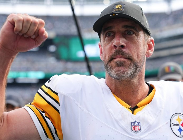 Ranking the top 10 NFL quarterbacks of all-time from Aaron Rodgers to Patrick Mahomes