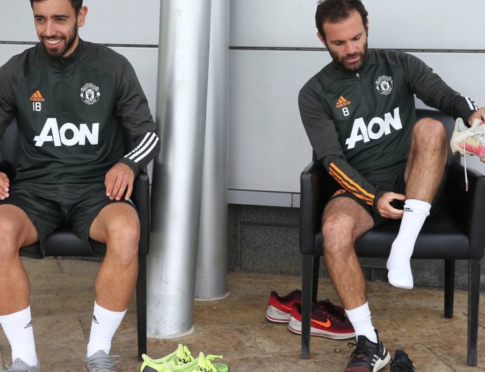 &#8216;I&#8217;m going to kill you&#8217; &#8211; Bruno Fernandes hilariously reacts to Juan Mata&#8217;s brutal throwback