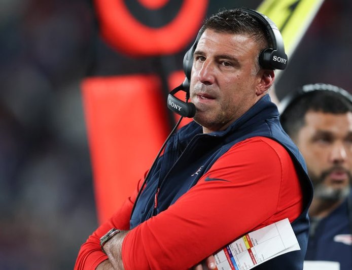 Mike Vrabel disputes Bill Belichick's claim he's unwelcome at Patriots' facility: 'He's been back'