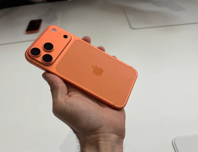 8999 元起:苹果 iPhone 17 Pro / Pro Max 上手,双拼背板、橙色吸睛
