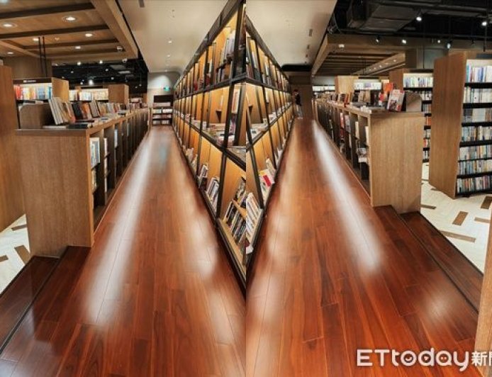 敦南誠品熄燈5年　作家見「松菸誠品新裝潢」一幕勾回憶！全場看哭