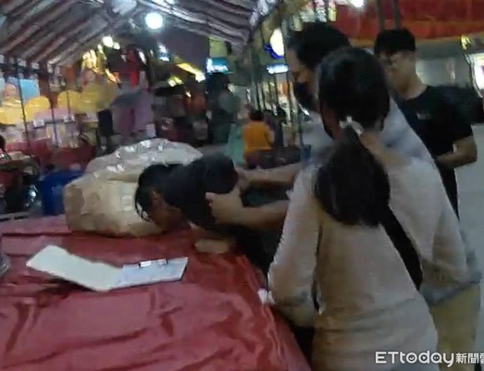 台中婦遭騙340萬詐團不放手　白目車手挑鎮瀾宮面交狼狽落網