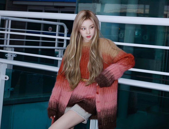 i-dle宋雨琦抵台了！超美機場造型被FENDI包下　娃娃吊飾成圈粉小心機