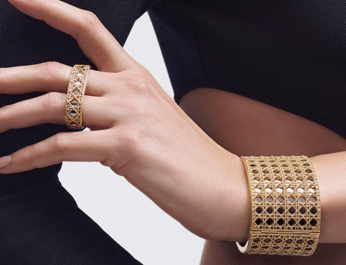 Dior籐格紋珠寶沒鑲鑽照樣搶鏡　透出鏡面或彩漆好時髦