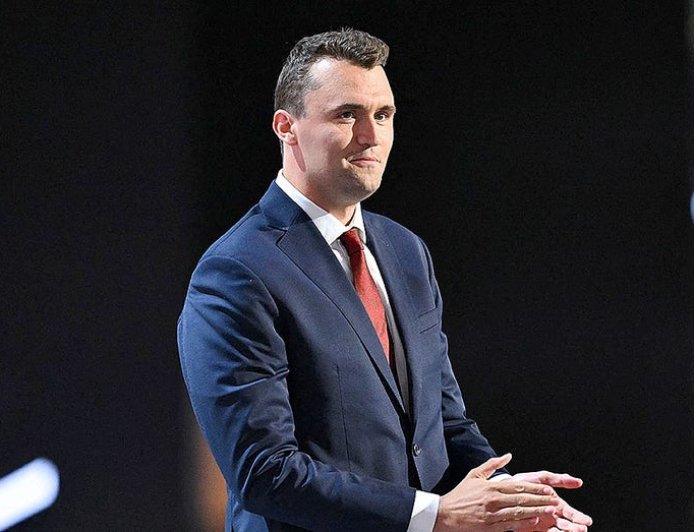 NFL holds moment of silence for Charlie Kirk at Packers-Commanders game after assassination
