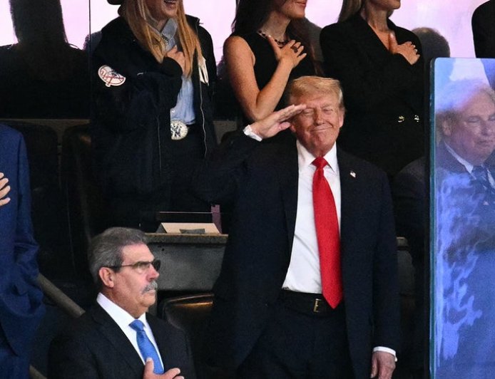 Trump receives warm welcome from Yankees fans, 'USA' chants break out at stadium