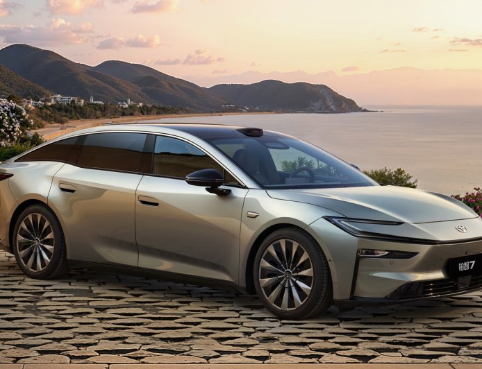 广汽丰田 D 级纯电轿车铂智 7 官图发布：中国团队主导研发，华为电驱 + 鸿蒙座舱 + 小米生态