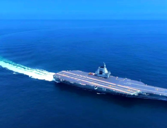 官方证实：福建舰首次通过台湾海峡