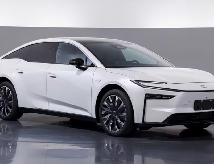 「TOYOTA全新超帥轎跑」大陸即將上市！尺碼空間更勝Corolla、Camry