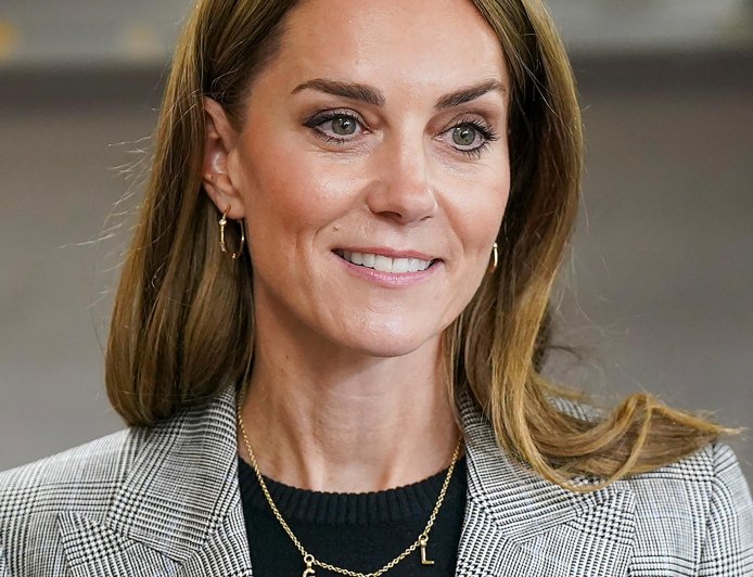 How Kate Middleton Showed Love to 5 Family Members With Her Outfit