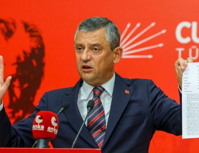 共和人民党在经历持续的危机后预计会出现哪些情况？