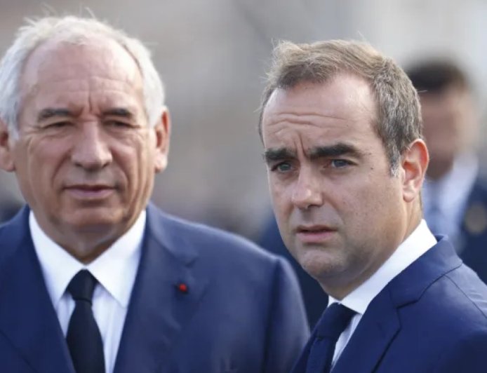 马克龙在民众愤怒之下任命原国防部长担任法国新总理