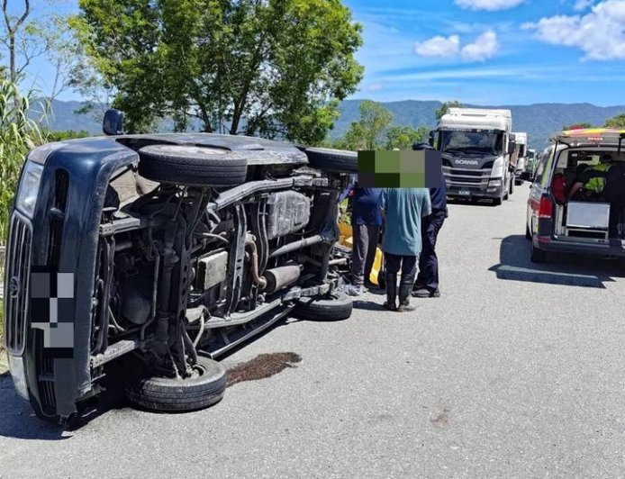 花蓮小客車左轉！砂石車煞不住猛撞　當場側翻2人手腳骨折送醫