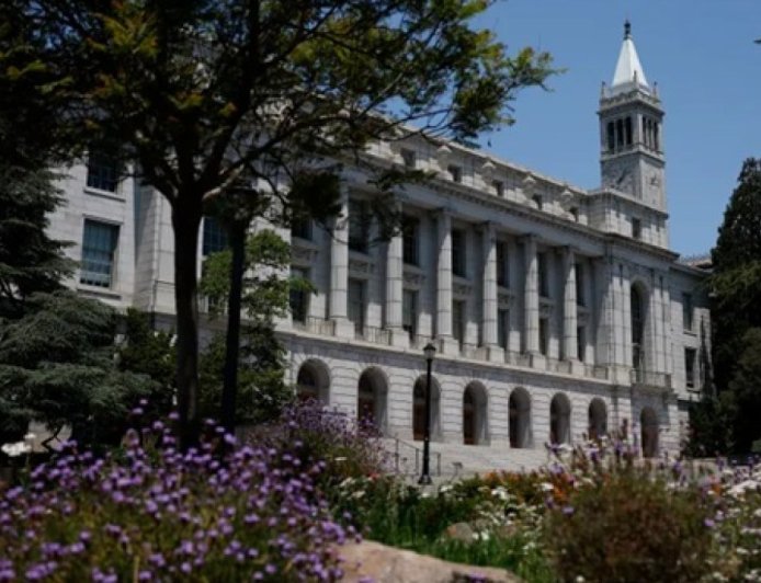 加州大学伯克利分校向美国政府提供160名师生信息