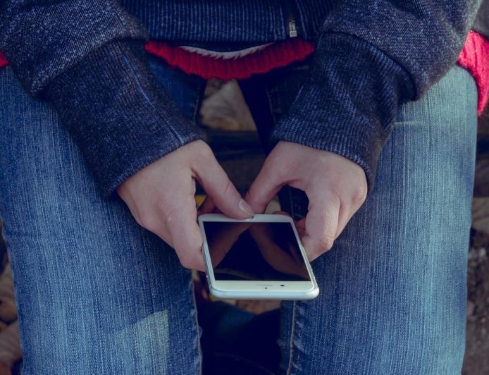 正妹要少年「用尺量」拍下體照！竟是同校男師假扮　同學也受害