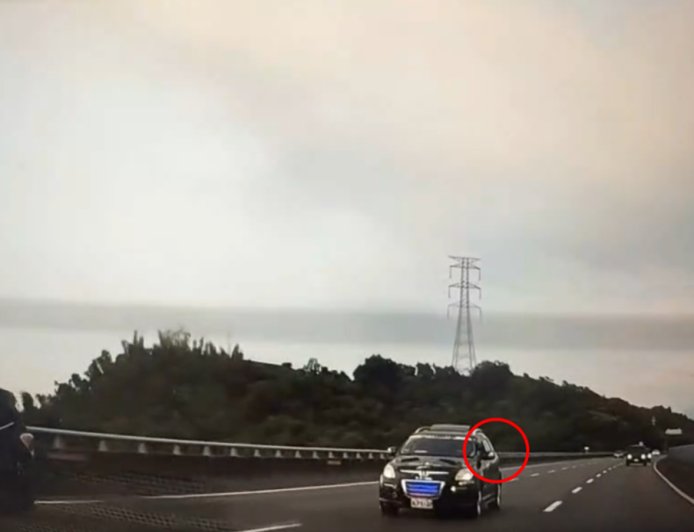 國3持空氣鎮暴槍逼車惡煞落網！辯「賓士變換車道嚇到他」