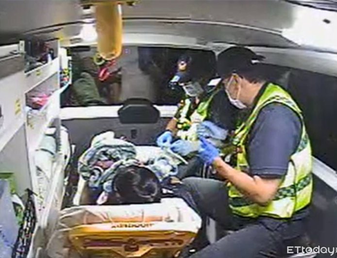 寶寶等不及了！台中女如廁產嬰驚嚇無助　消防員衝現場接生