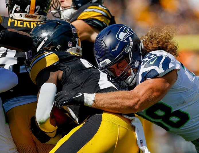 Steelers returner suffers major kickoff blunder in loss vs Seahawks