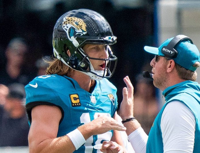 Trevor Lawrence waves off head coach in tense sideline exchange during loss to Bengals