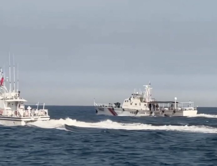 又來!中國海警「暗船」闖金門水域 海巡4艇緊急併航驅離