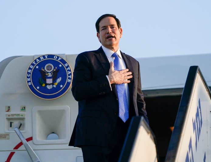 鲁比奥在前往卡塔尔途中发出警告：确保加沙停火的“窗口期很短”