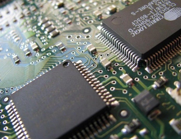 晶片關稅或許突破25%？川普估半導體和藥品關稅可能更高