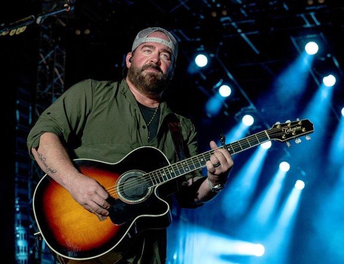 Country singer Lee Brice honors Charlie Kirk, says he 'had a heart of God'