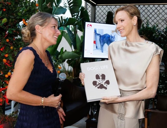 摩納哥王妃全套Armani致敬已故大師　配25萬珍珠耳環優雅大氣