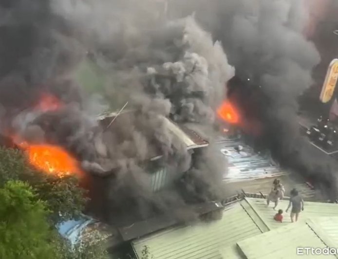 鐵皮民宅大火！屋主曾在八點檔當臨演　鄰居躲屋頂逃生畫面曝