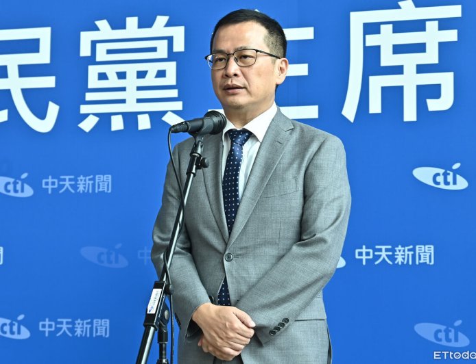 鄭麗文問立委如何兼任黨魁？　羅智強以黃國昌舉例：成功的典範