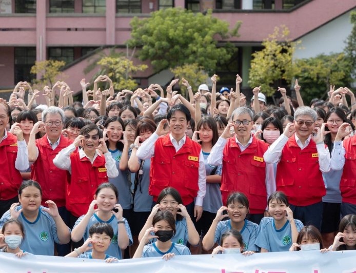 蘭陽女中學生發與總統合照卻遭小草出征 他批白營撕裂社會