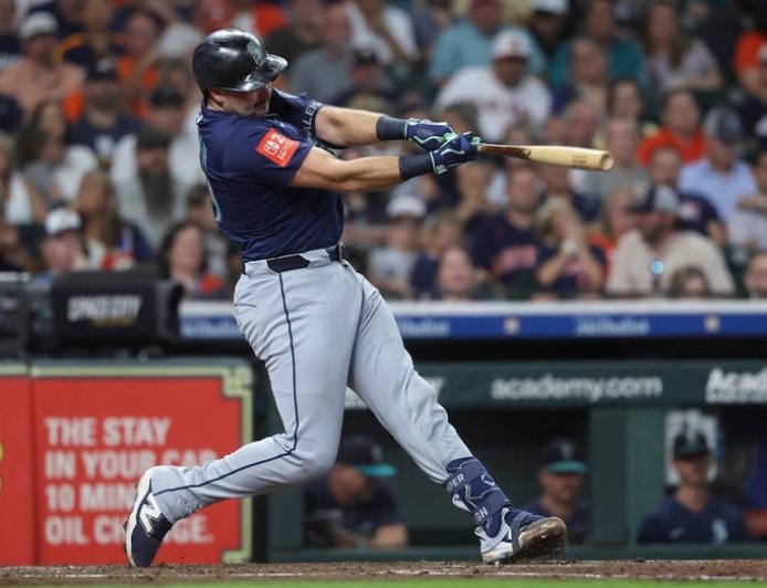 Cal Raleigh breaks Ken Griffey Jr.'s Mariners single-season home run record