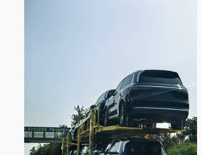 鸿蒙智行问界 M8 增程版车型交付能力提升,纯电版开启规模交付