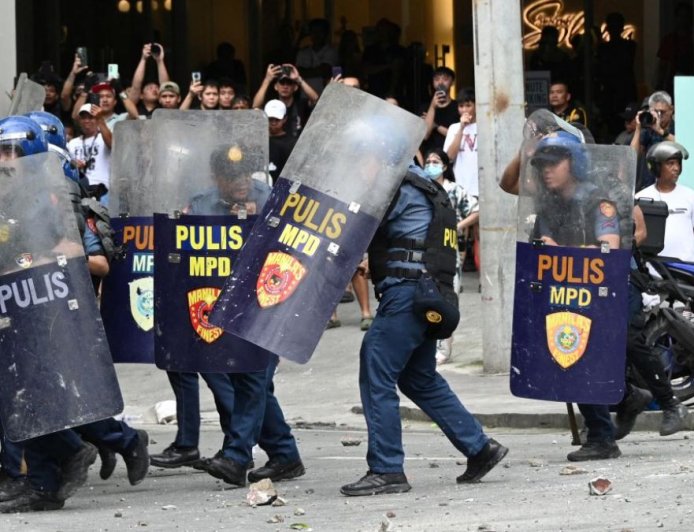 马尼拉因防洪腐败爆发大规模抗议