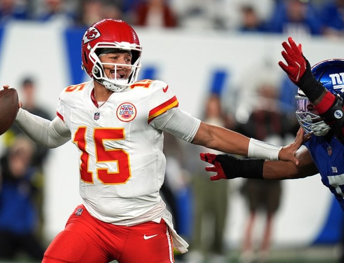 Chiefs overcome sloppy start to pick up 1st win of season