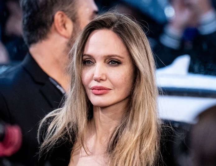 Angelina Jolie criticizes America in free speech plea