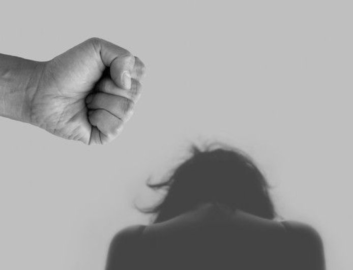 毆打女同事嗆「要讓妳瞎掉」還撒冥紙恐嚇 清潔工下場曝