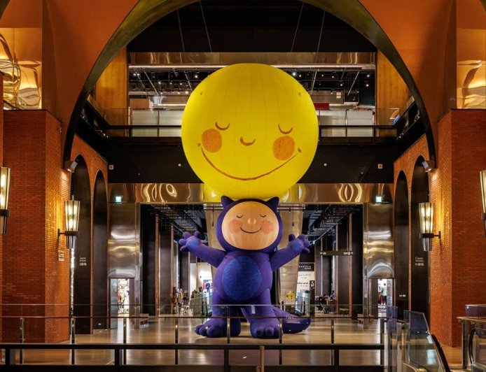 10米高《月亮男孩》降臨誠品裕隆城　萬物市集15萬件好物1折起