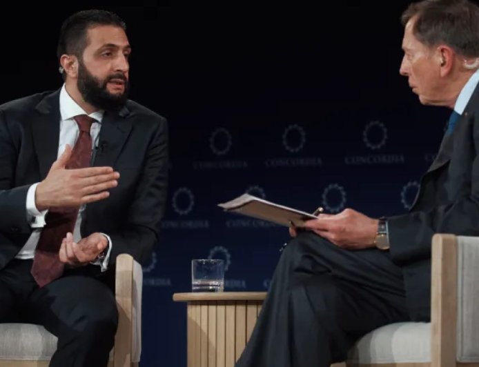 “昔日对手向总统致意”：沙拉与彼得雷乌斯的会面引发社交媒体热议