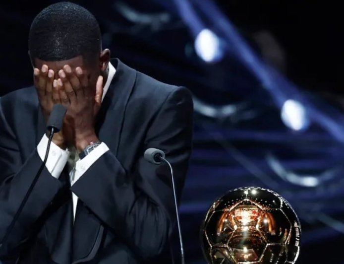 登贝莱泪流满面，击败亚马尔，夺得金球奖，邦马蒂连续三届获得女足金球奖