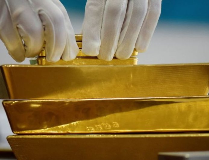 黄金飞涨至3720美元新高